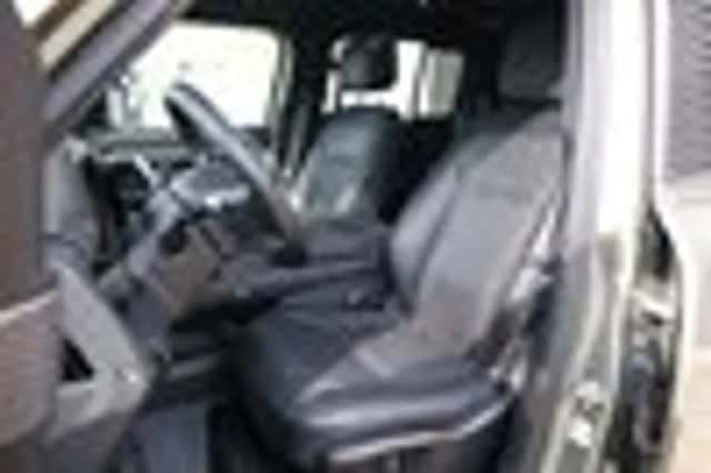Land Rover Defender (2022) thumbnail 60