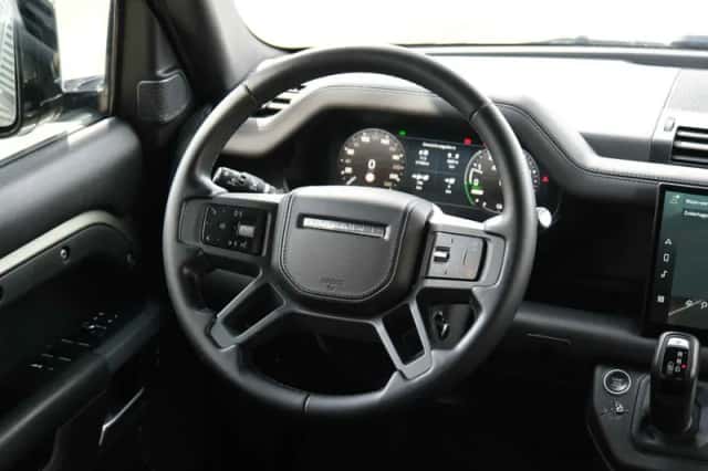 Land Rover Defender (2022) thumbnail 7