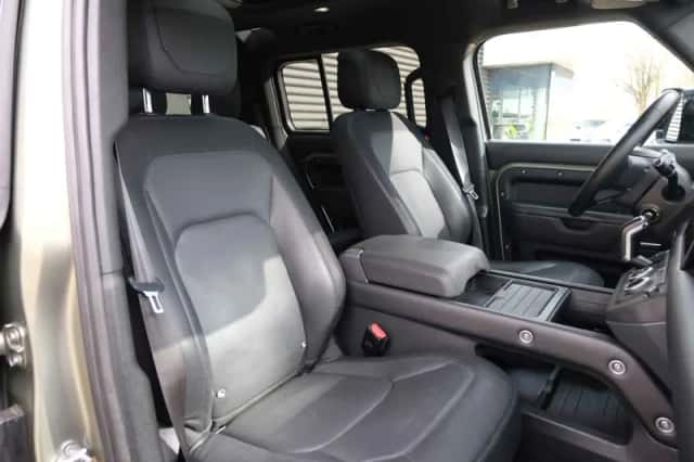 Land Rover Defender (2022) thumbnail 9