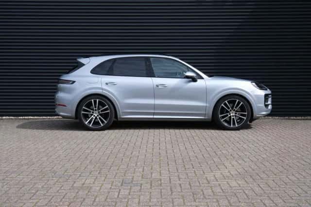 Porsche Cayenne (2024) thumbnail 6