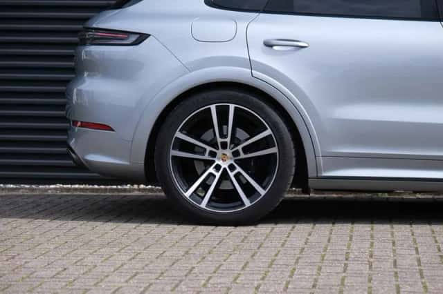Porsche Cayenne (2024) thumbnail 7