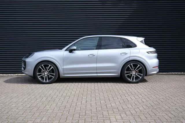 Porsche Cayenne (2024) thumbnail 9