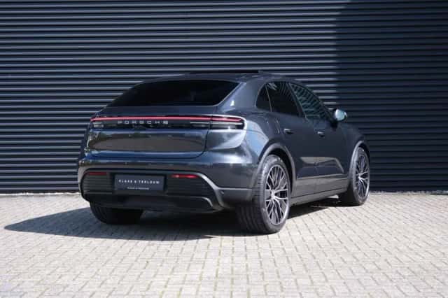 Porsche Macan (2026) thumbnail 3