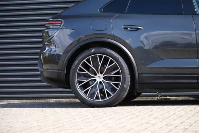 Porsche Macan (2026) thumbnail 32