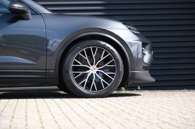 Porsche Macan (2026) thumbnail 34