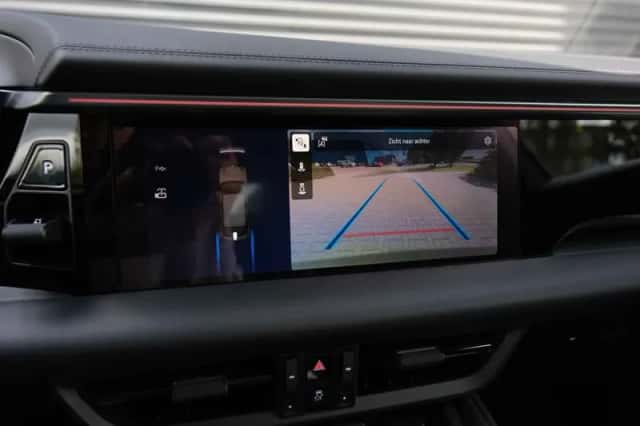 Porsche Macan (2026) thumbnail 35