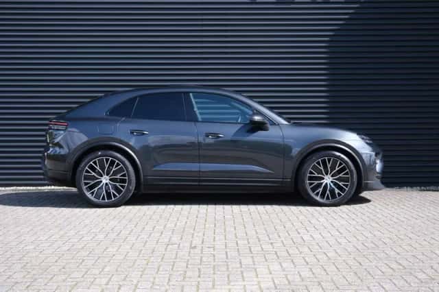 Porsche Macan (2026) thumbnail 9