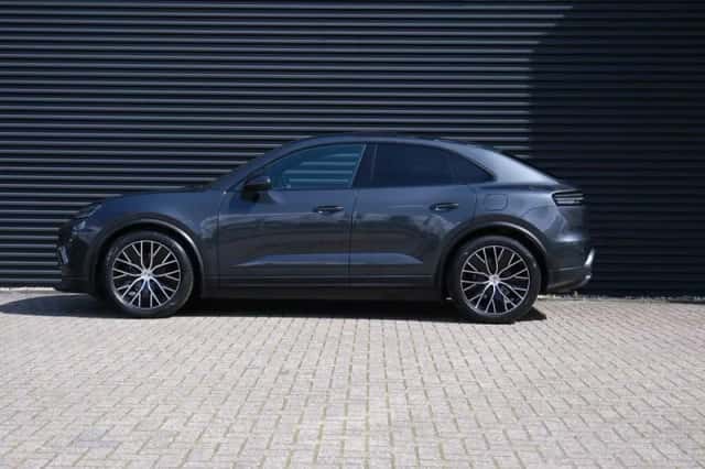 Porsche Macan (2026) thumbnail 10
