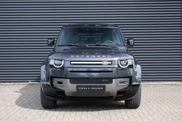 Land Rover Defender (2022) thumbnail 2