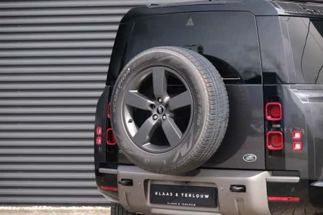 Land Rover Defender (2022) thumbnail 12
