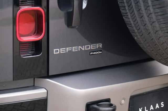 Land Rover Defender (2022) thumbnail 14