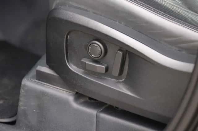 Land Rover Defender (2022) thumbnail 19