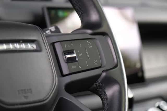 Land Rover Defender (2022) thumbnail 23