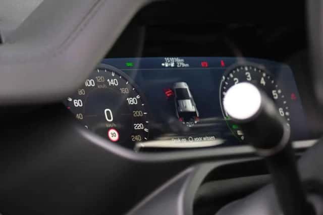 Land Rover Defender (2022) thumbnail 24