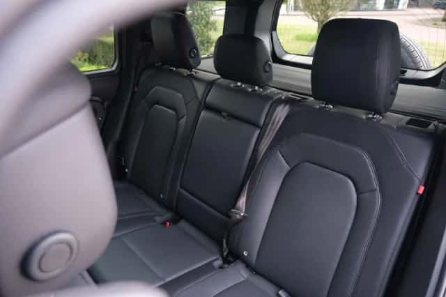 Land Rover Defender (2022) thumbnail 26
