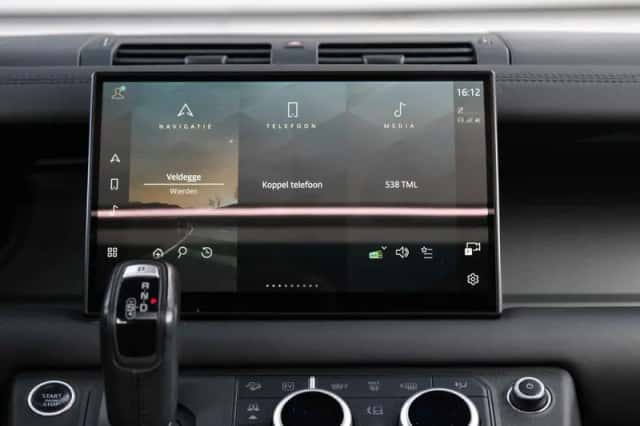 Land Rover Defender (2022) thumbnail 28
