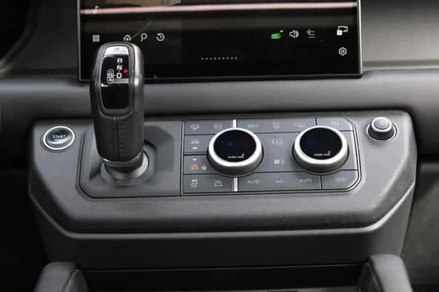 Land Rover Defender (2022) thumbnail 29
