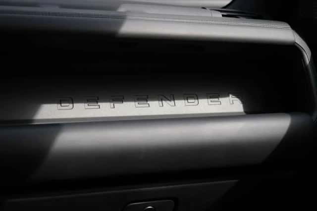 Land Rover Defender (2022) thumbnail 31