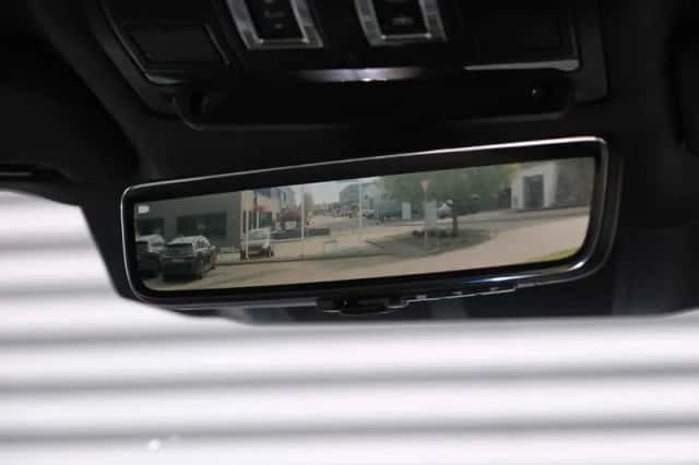 Land Rover Defender (2022) thumbnail 32