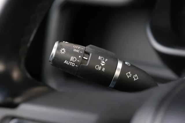 Land Rover Defender (2022) thumbnail 34