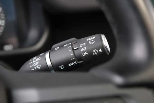 Land Rover Defender (2022) thumbnail 35