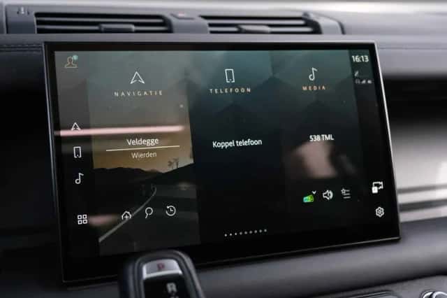 Land Rover Defender (2022) thumbnail 36