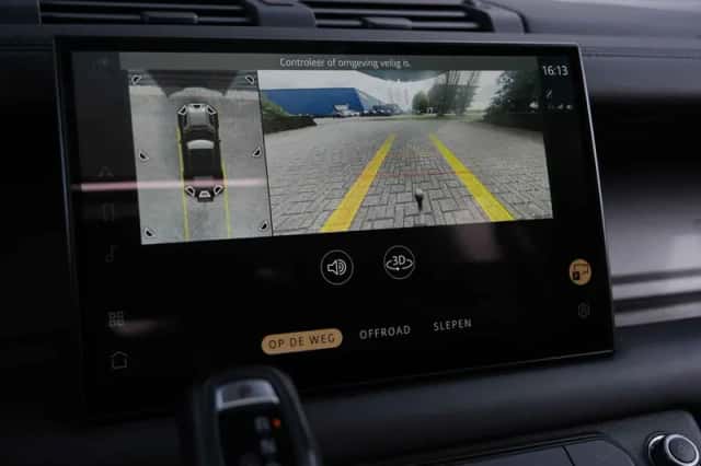Land Rover Defender (2022) thumbnail 37