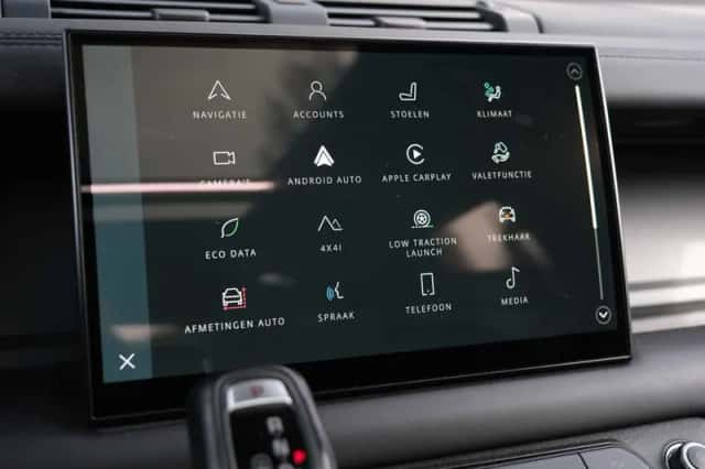 Land Rover Defender (2022) thumbnail 38