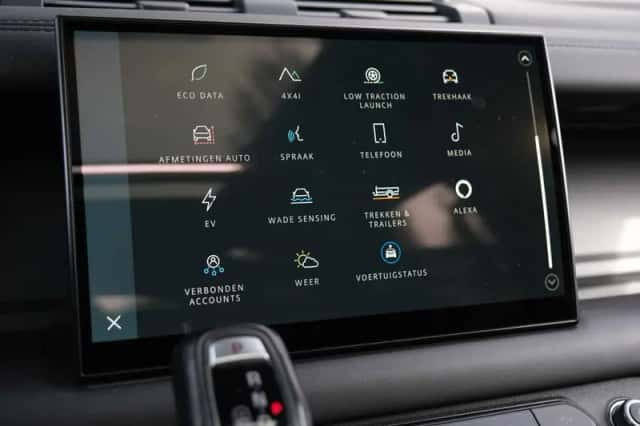 Land Rover Defender (2022) thumbnail 39