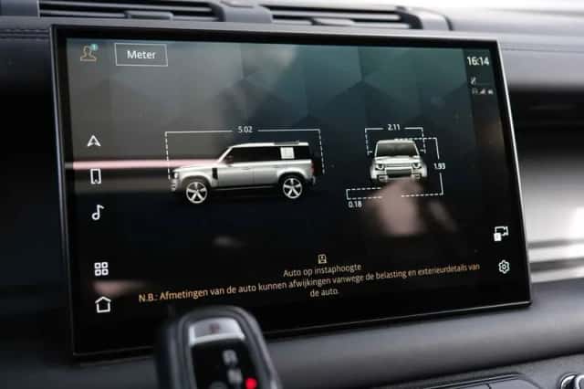 Land Rover Defender (2022) thumbnail 40
