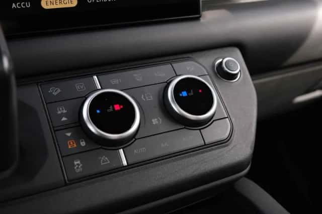 Land Rover Defender (2022) thumbnail 43
