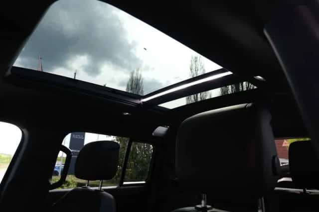 Land Rover Defender (2022) thumbnail 44