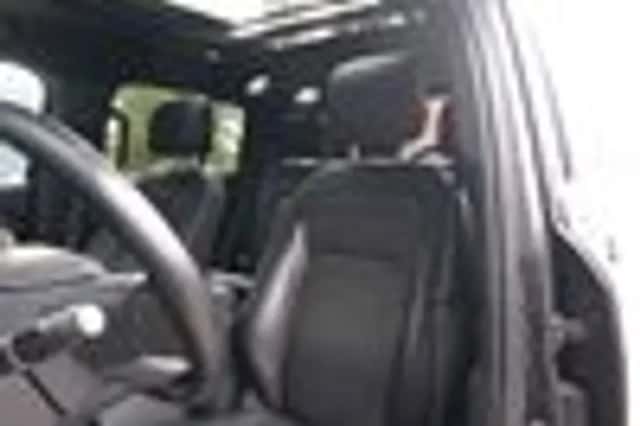 Land Rover Defender (2022) thumbnail 48