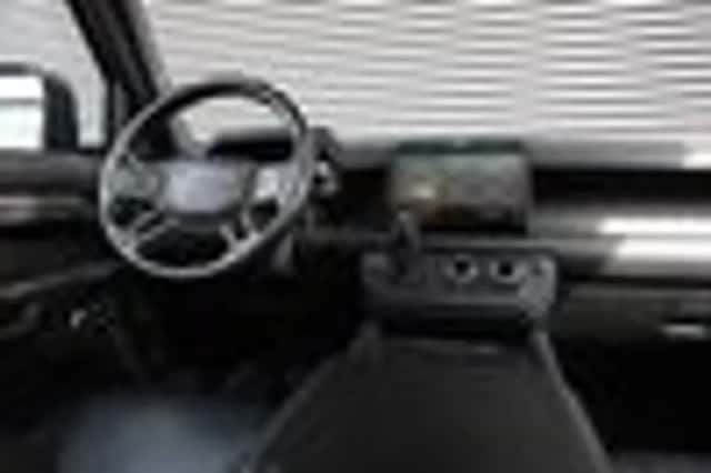 Land Rover Defender (2022) thumbnail 49