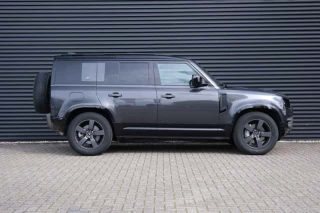 Land Rover Defender (2022) thumbnail 6