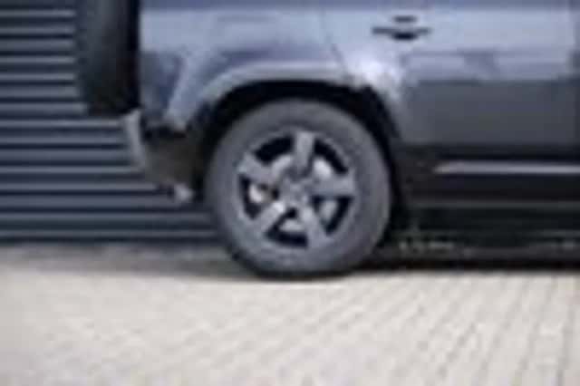 Land Rover Defender (2022) thumbnail 51