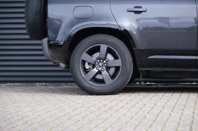 Land Rover Defender (2022) thumbnail 7