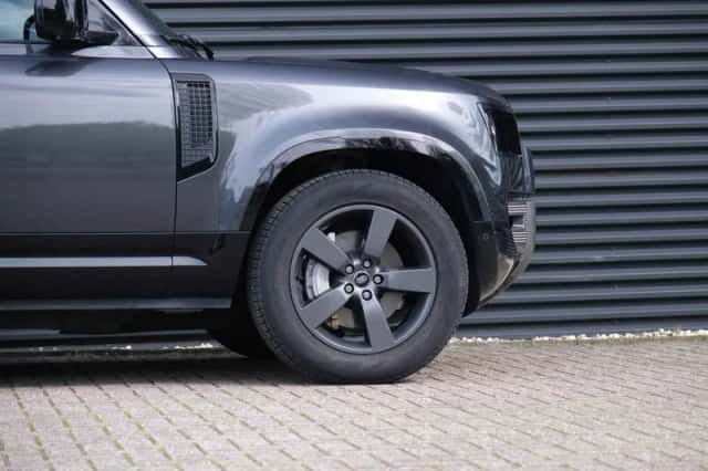 Land Rover Defender (2022) thumbnail 8
