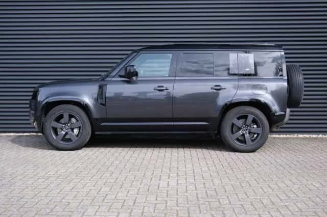 Land Rover Defender (2022) thumbnail 9