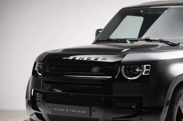 Land Rover Defender (2022) thumbnail 2