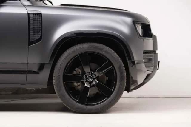 Land Rover Defender (2022) thumbnail 11