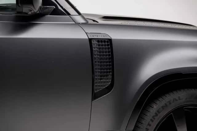 Land Rover Defender (2022) thumbnail 12