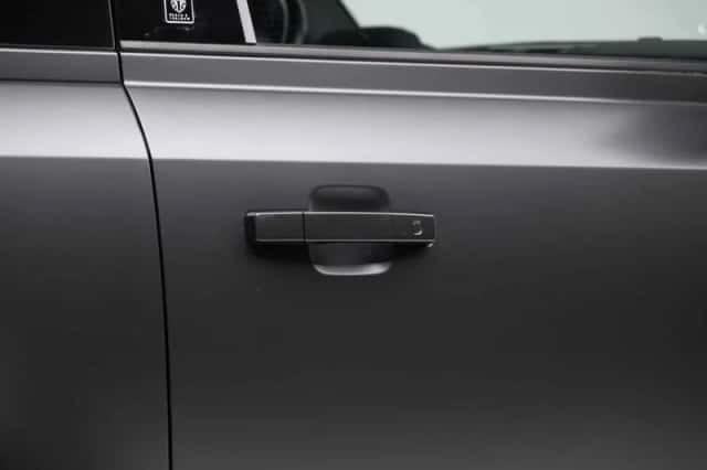 Land Rover Defender (2022) thumbnail 13