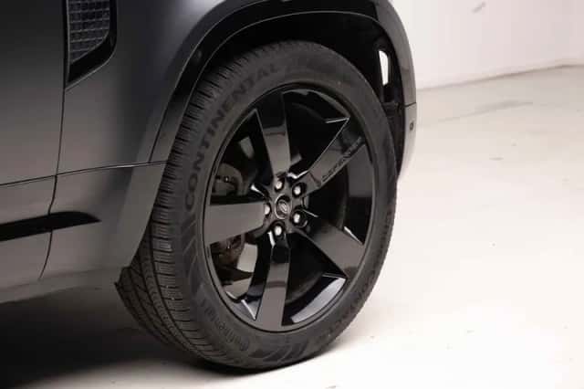 Land Rover Defender (2022) thumbnail 14