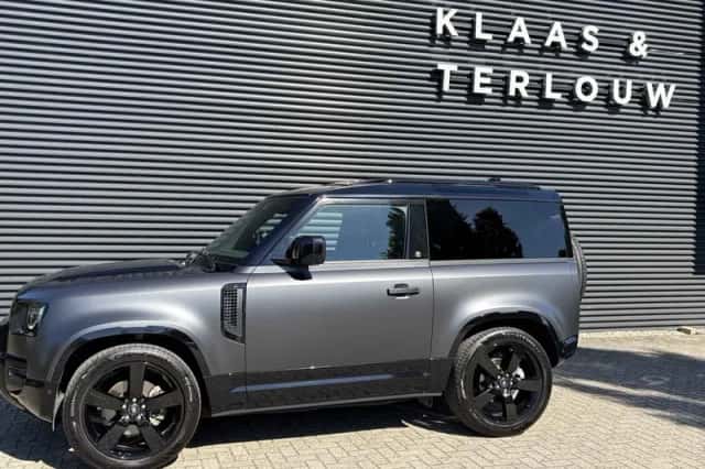 Land Rover Defender (2022) thumbnail 3