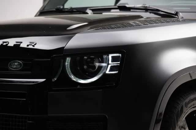 Land Rover Defender (2022) thumbnail 3