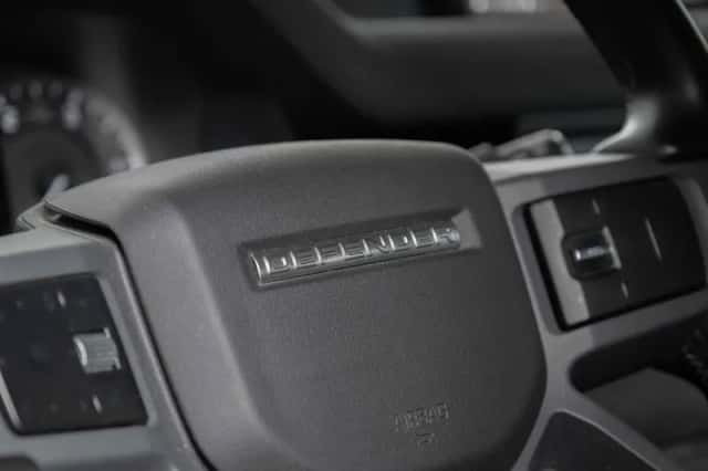 Land Rover Defender (2022) thumbnail 22
