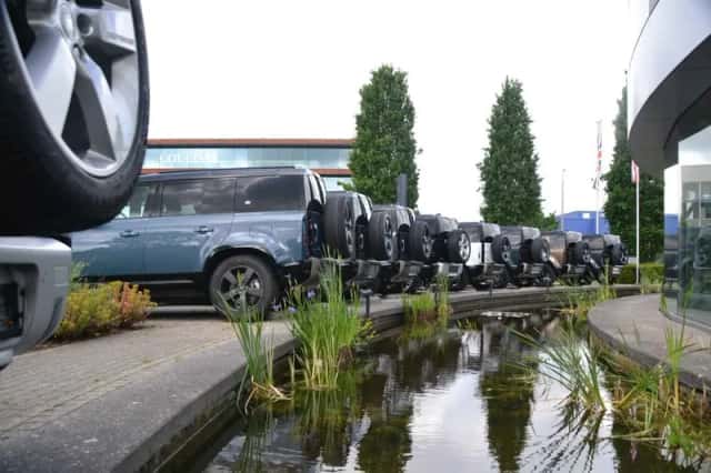 Land Rover Defender (2022) thumbnail 26