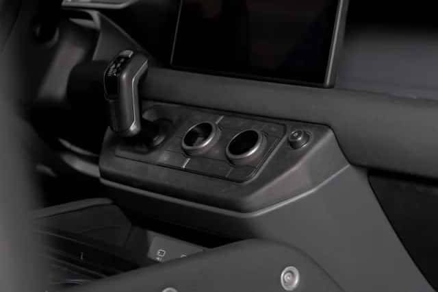 Land Rover Defender (2022) thumbnail 27
