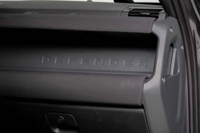 Land Rover Defender (2022) thumbnail 28